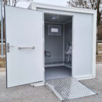 behinderten_toilette_mit_pissoir