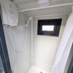 duschcontainer_ral7016_doppelkabine_durchlauferhitzer