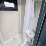 duschcontainer_ral7016_doppelkabine_duschkabine