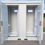 duschcontainer_ral9002_doppelkabine_offen