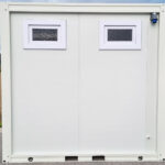 duschcontainer_ral9002_doppelkabine_rueckseite