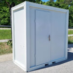 grosser_sanitaercontainer_ral9002_frontansicht