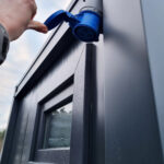 sanit-rcontainer_strom_anschluss