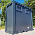 sanitaercontainer_fuer_mann_und_frau_rueckseite