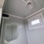 sanitaercontainer_warmwasser_ral9002_innenausstattung