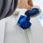 sanitaercontainer_warmwasser_ral9002_stromanschluss