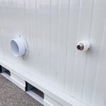 sanitaercontainer_warmwasser_ral9002_wasseranschluss